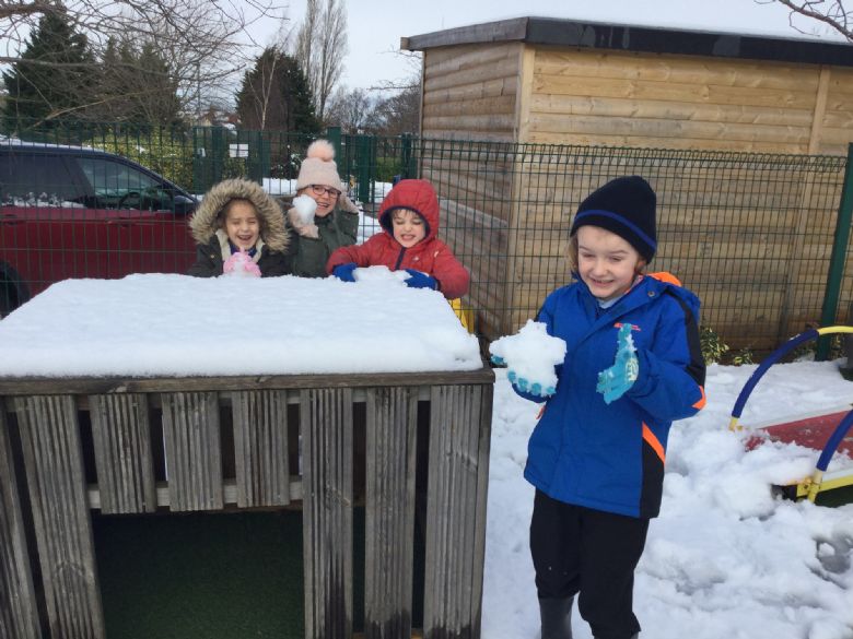 Watercliffe Meadow Community Primary School Fun in the snow!